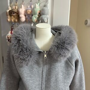 Stylish Gray Jacket with Faux Fur Collar